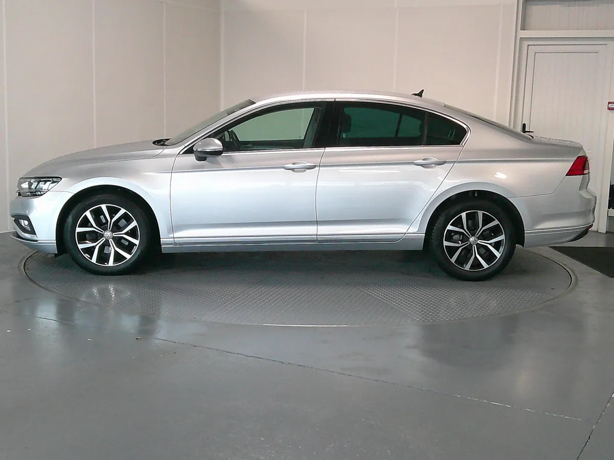Volkswagen Passat 2021 - Image 4