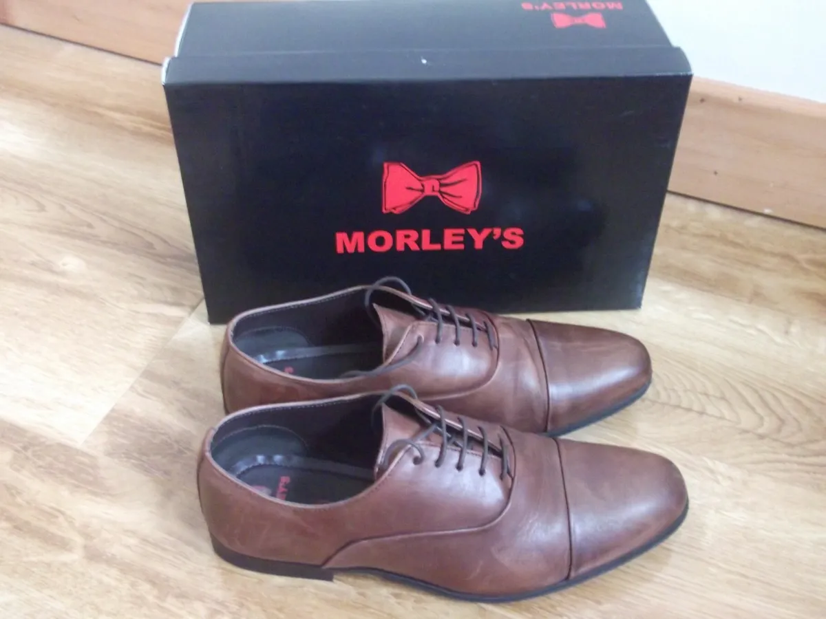 Mens brown leather shoes (Size 9) - Image 1