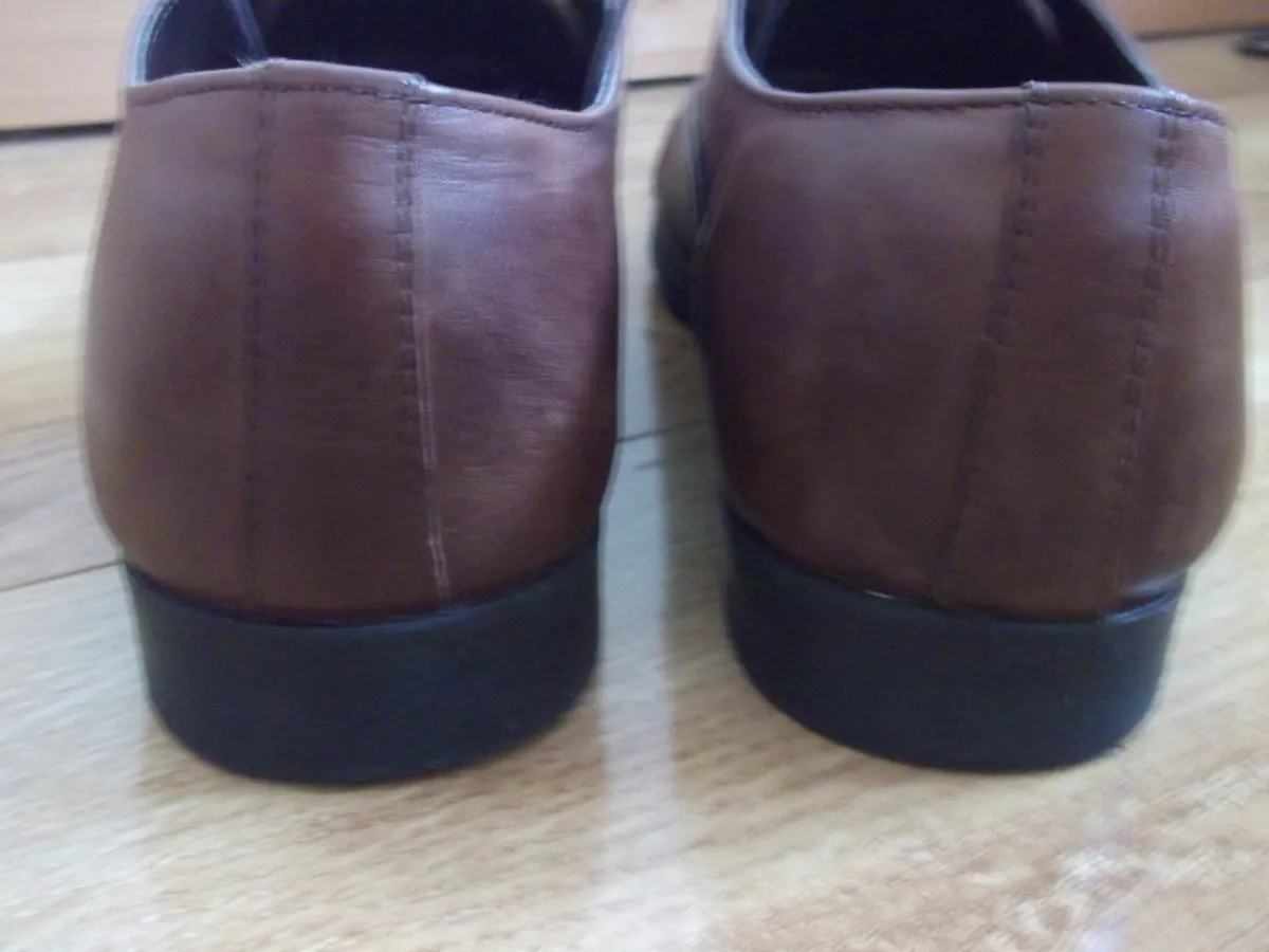 Mens brown leather shoes (Size 9) - Image 3