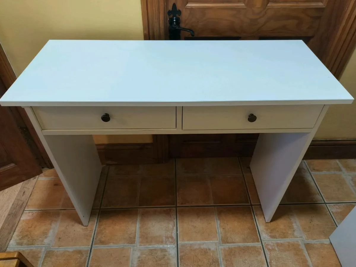 Office desk - Image 1