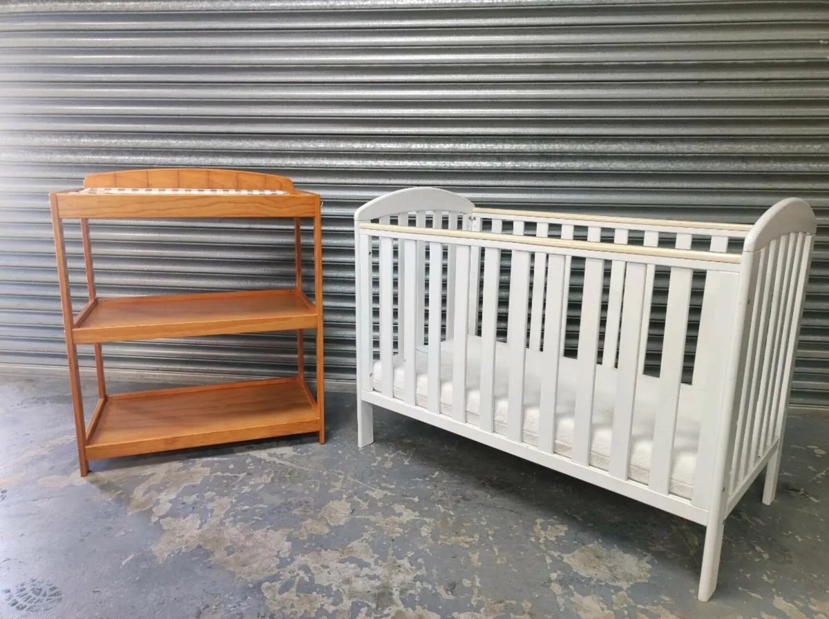 Babylo changing unit & cot with mattress - Image 1