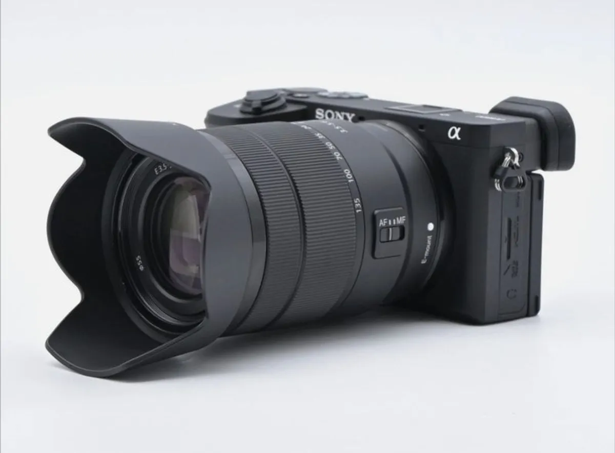 Sony Alpha a6600 18-135mm Lens Kit ILCE-6600M - Image 1