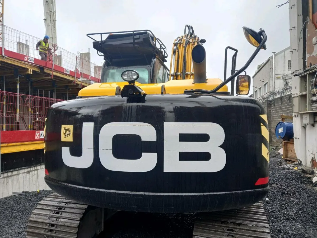 JCB 130 LC & KOBELCO 140SR - Image 1