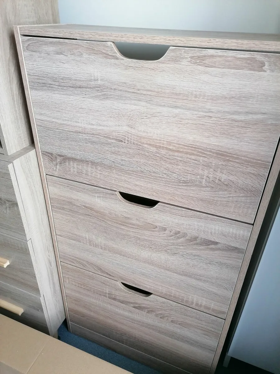 Shoe cabinet €70 - Image 1