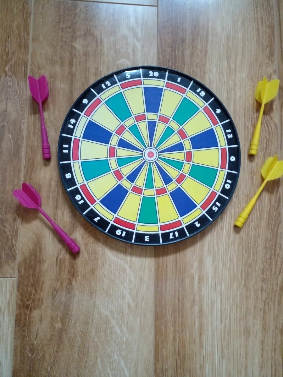 Kids small magnetic dart board - Image 1