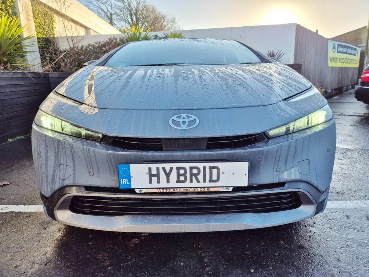 Toyota Prius 2.0 HYBRID / G-PACK / LOW MILEAGE / T - Image 4