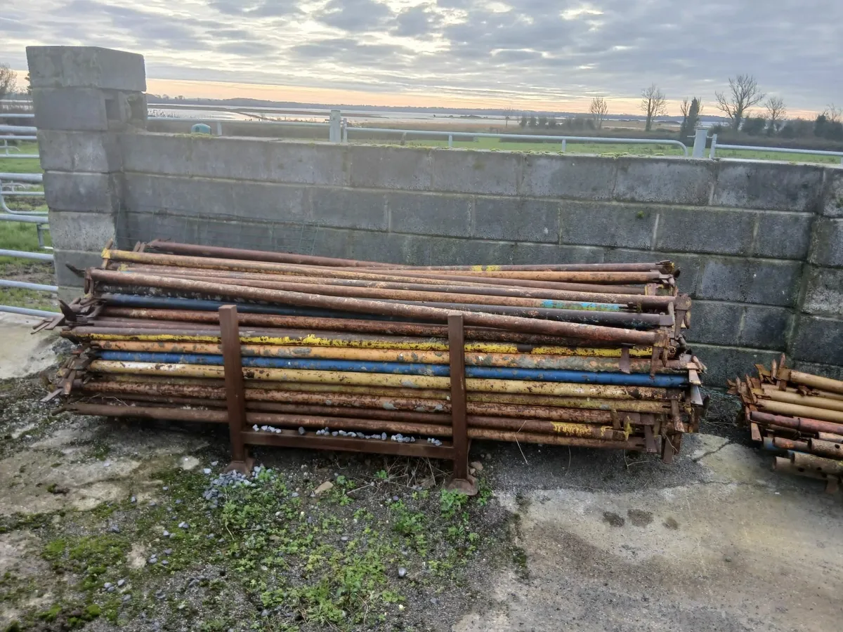 Scaffolding suitable for large bungalow - Image 4