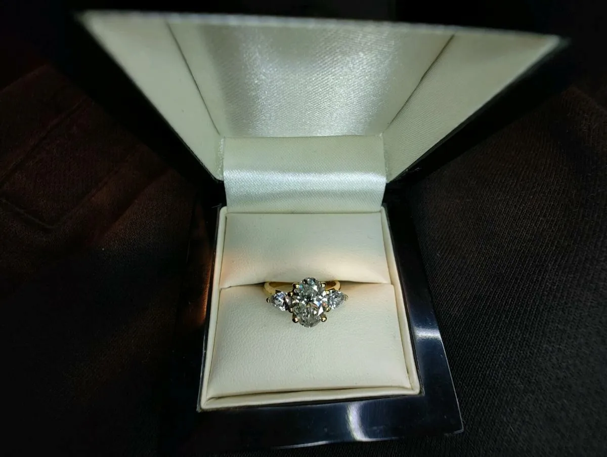 18 ct Gold 1.56 ct Main Diamond Engagement Ring - Image 3
