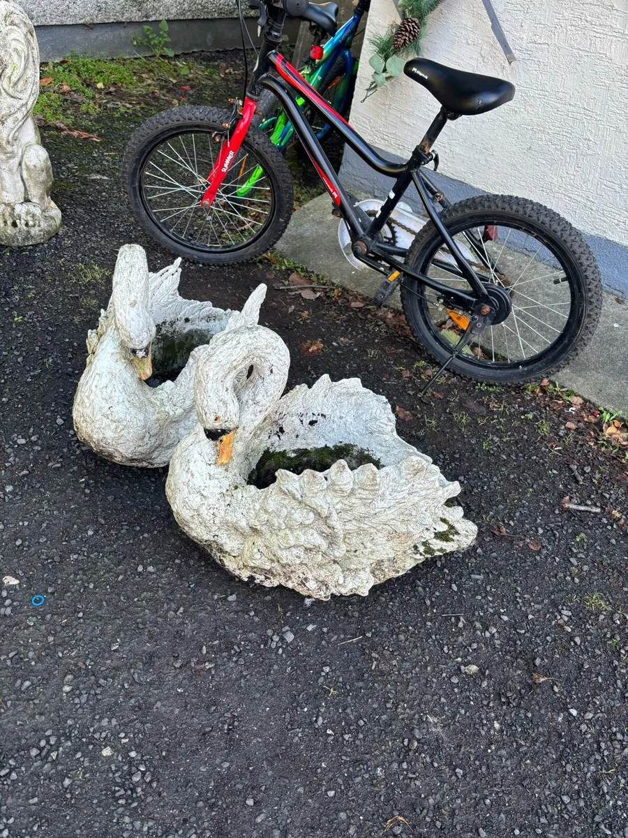 Concrete statues - Image 2