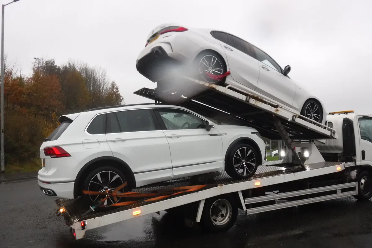 2020 Isuzu N75-190 22ft double deck transporter. - Image 3