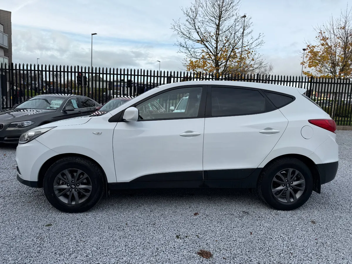 2015 (151) Hyundai IX35 1.7 Celebration LE 2WD 115 - Image 4