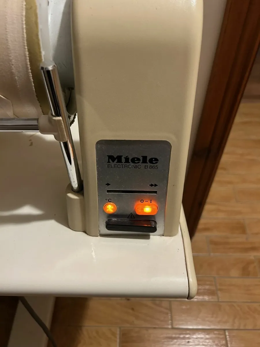 Miele Rotary Steam Iron - Image 3