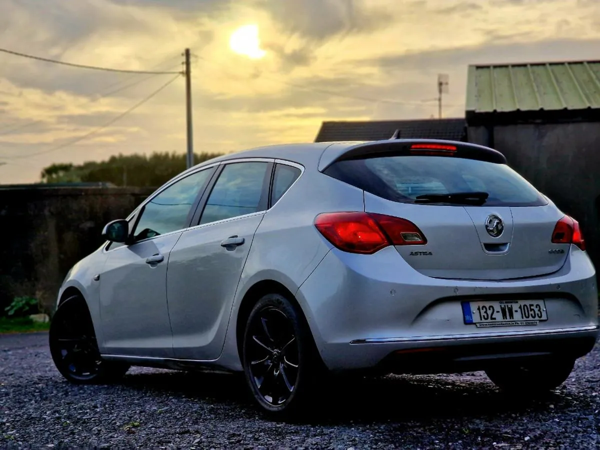 “2013 Opel Astra SRI 132 New Shape – Silver/Black - Image 1