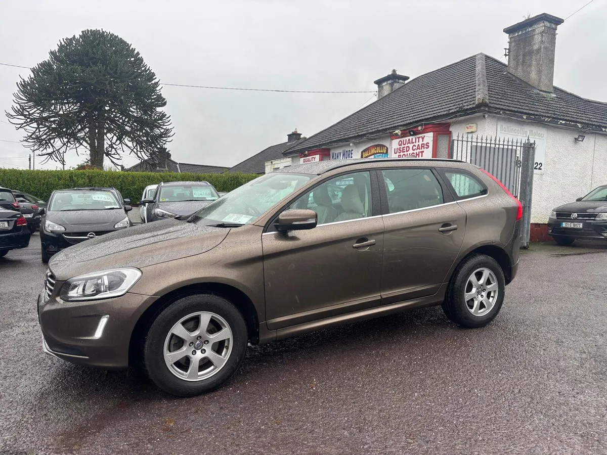 Volvo XC60 2017  AUTOMATIC  FULL VOLVO HISTORY - Image 3