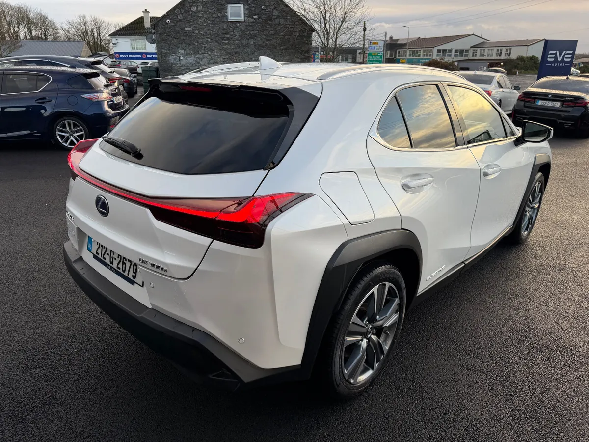 UX300e - Premium plus - Sunroof - Image 3