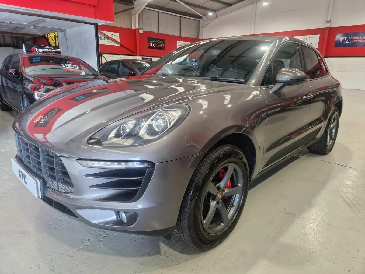 2015 Porsche Macan 2.0T PDK 4WD - Image 3