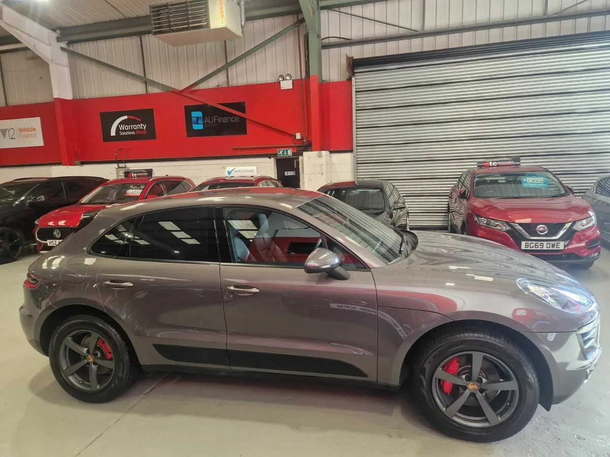 2015 Porsche Macan 2.0T PDK 4WD - Image 4