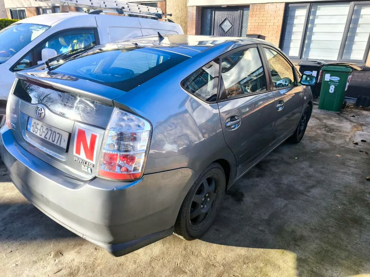 Toyota prius 05 Hybrid - Image 3
