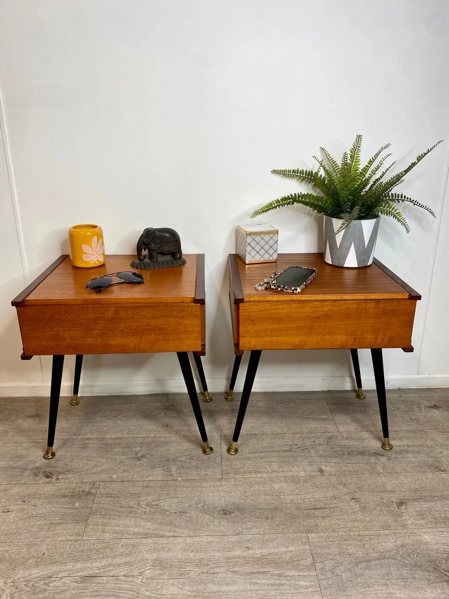 Mid Century Beaver & Tapley Bedside Chests - Image 4