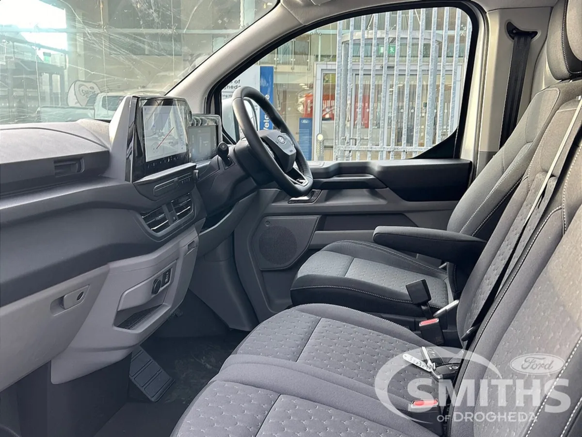 Ford Transit Custom LIMITED LWB 2.0 170PS AUTO **O - Image 3
