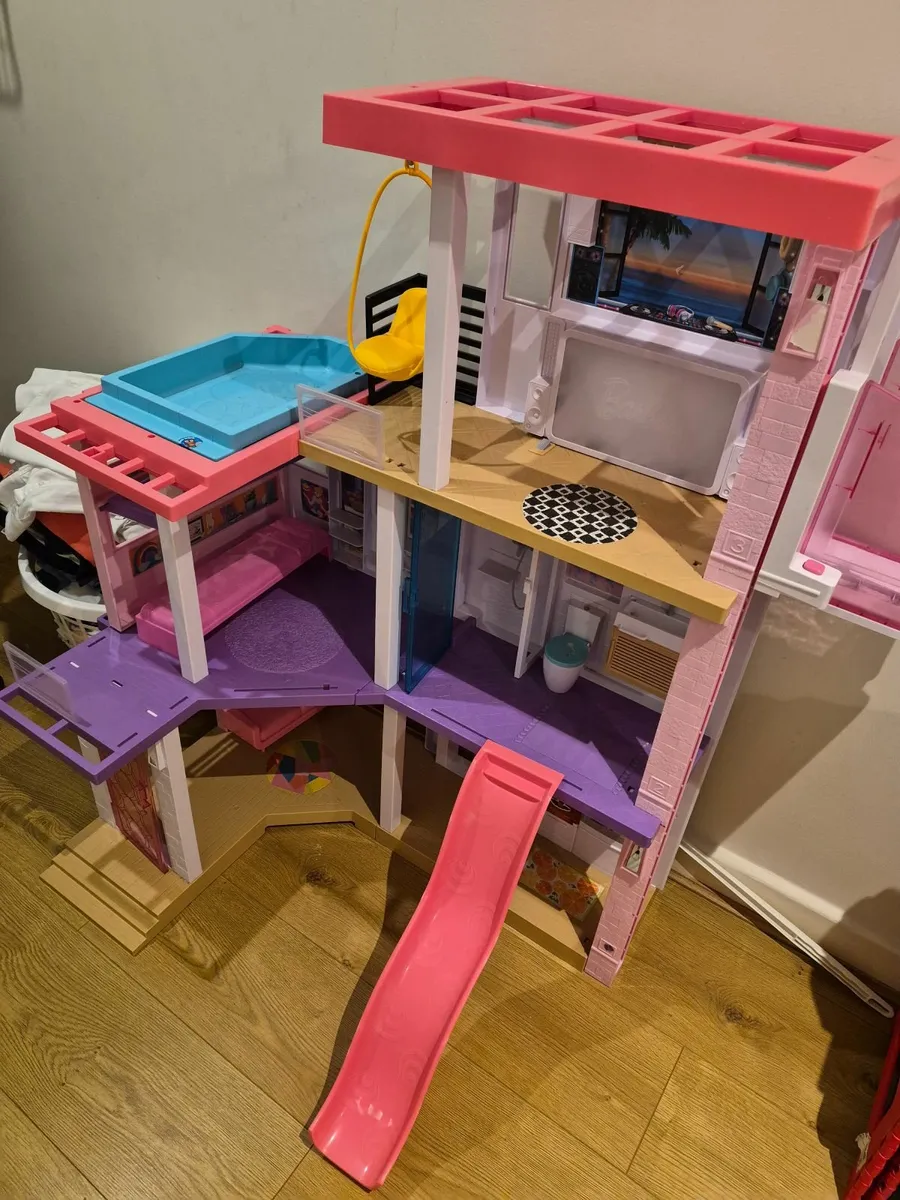 Barbie House - Image 1