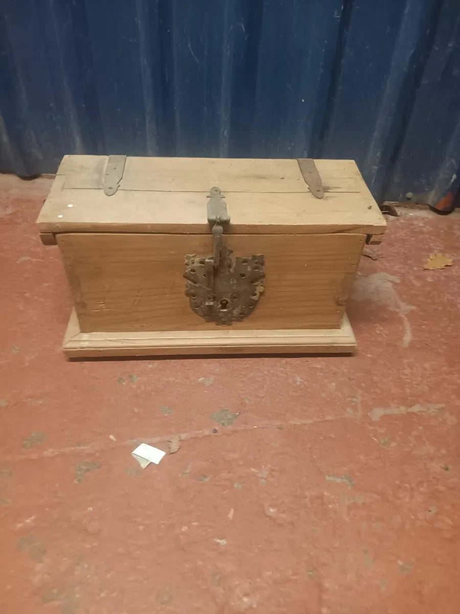 Mexican pine storage box - Image 1