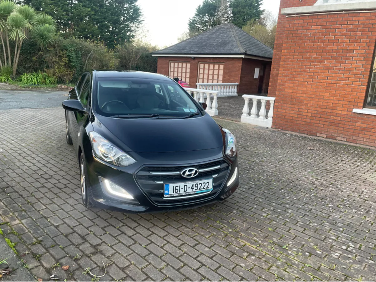 Hyundai i30 1.6 CRDI SE AUTOMATIC BLUEDRIVE 5DR - Image 1