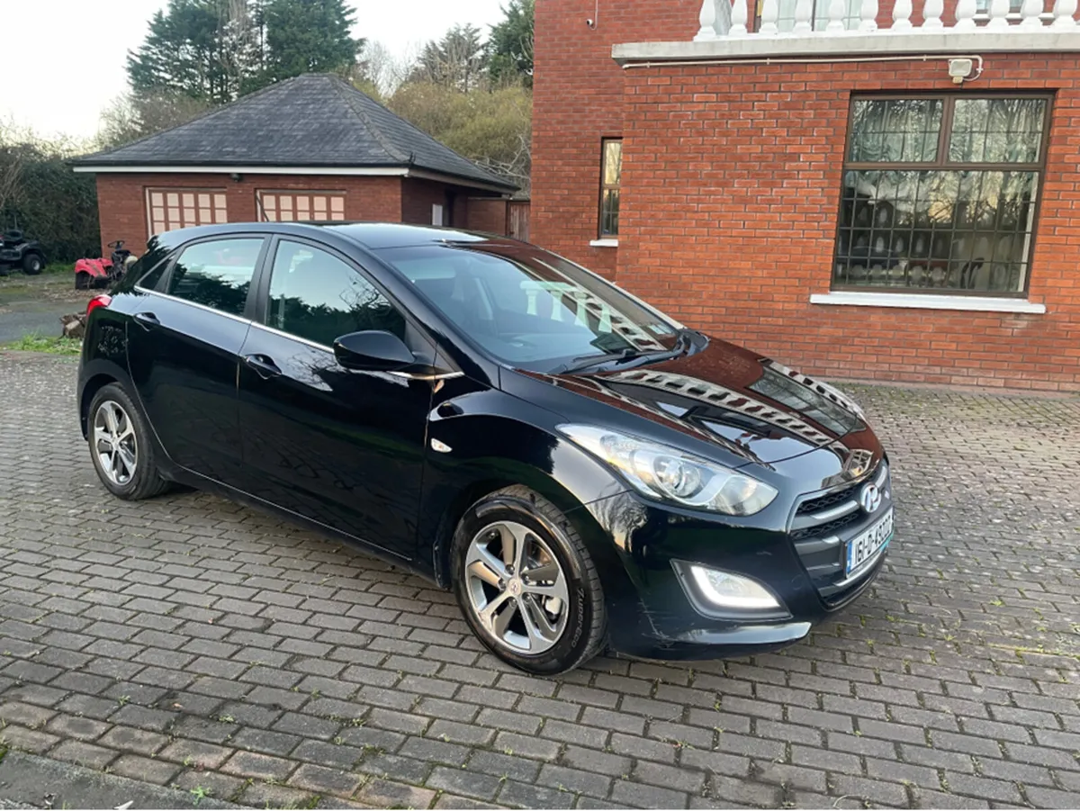 Hyundai i30 1.6 CRDI SE AUTOMATIC BLUEDRIVE 5DR - Image 2