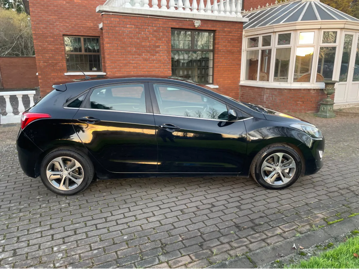 Hyundai i30 1.6 CRDI SE AUTOMATIC BLUEDRIVE 5DR - Image 3