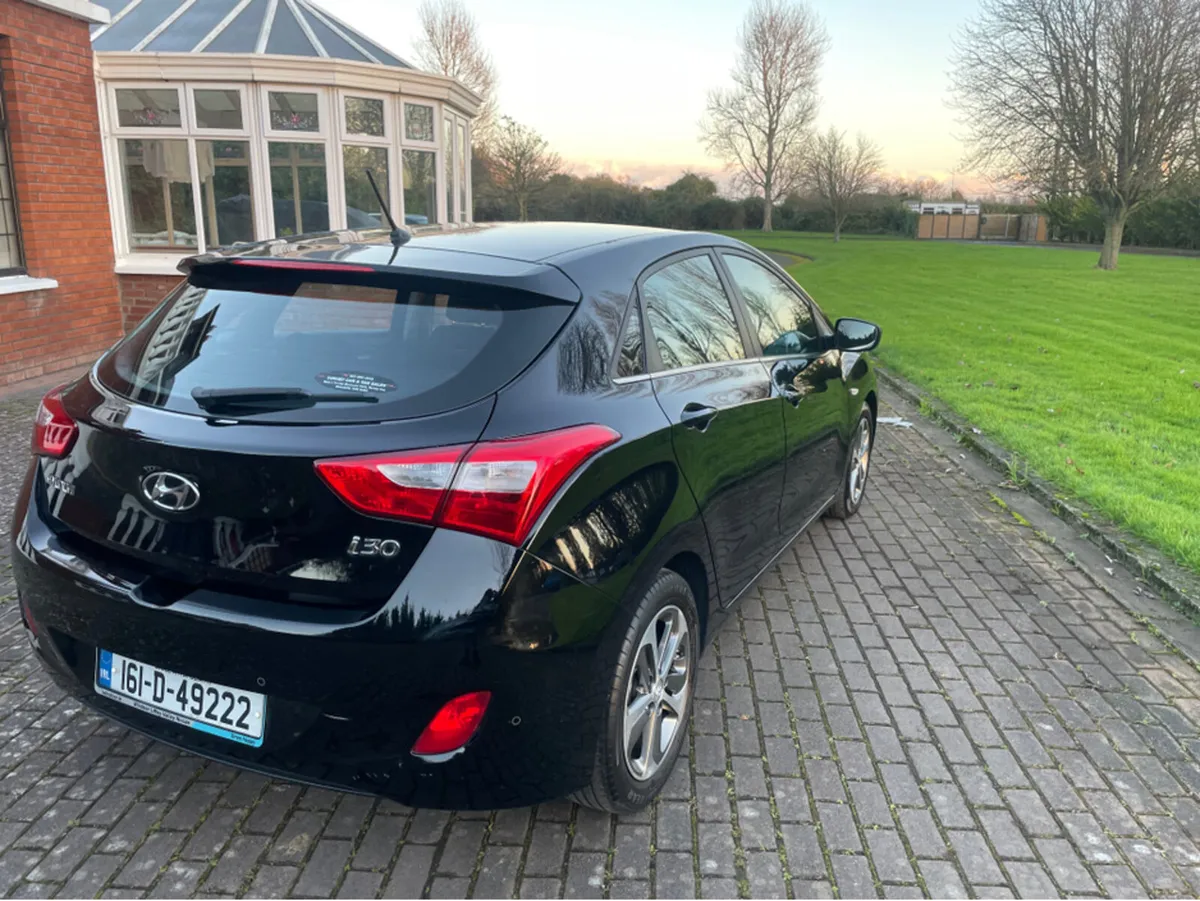 Hyundai i30 1.6 CRDI SE AUTOMATIC BLUEDRIVE 5DR - Image 4