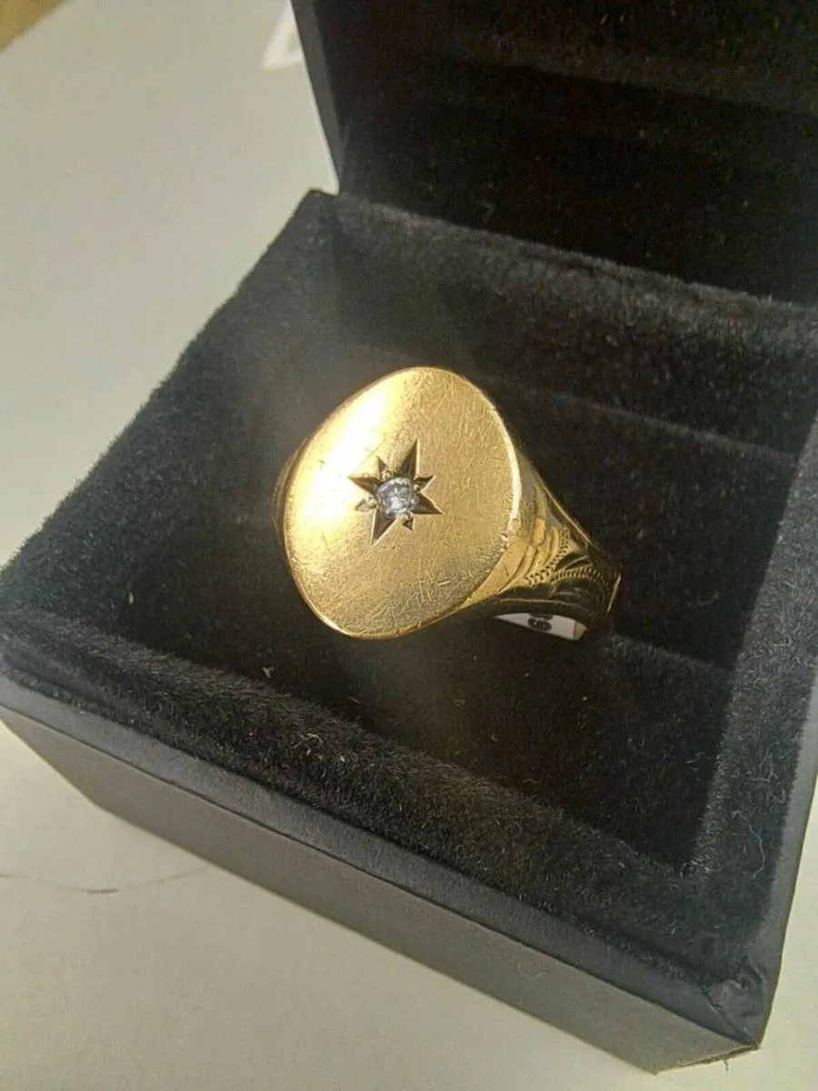 9ct Gold Signet Ring 9 w/ Diamond 9k - Image 1