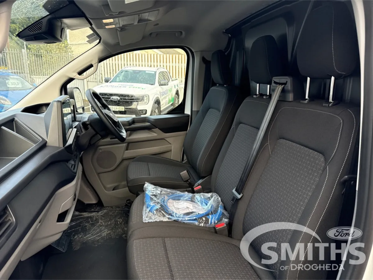 Ford Transit Custom TREND 2.5 232PS PHEV *AUTO* IN - Image 3