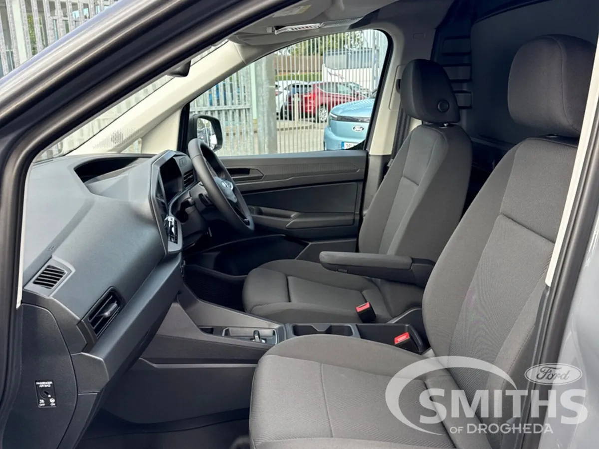 Ford Transit Connect TREND 2.0 122PS **AUTO** IN S - Image 4