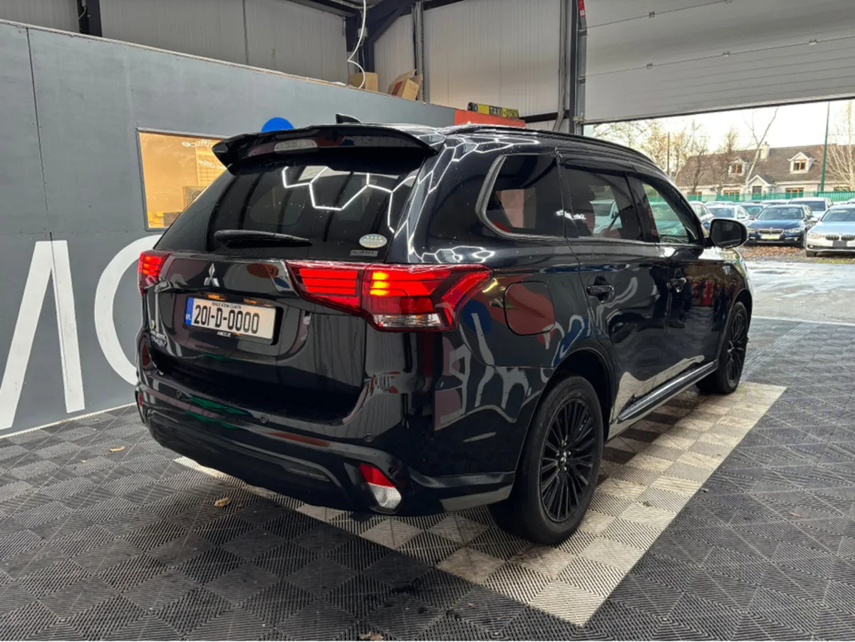 Mitsubishi Outlander Petrol Hybrid - Heated Seats - Image 2