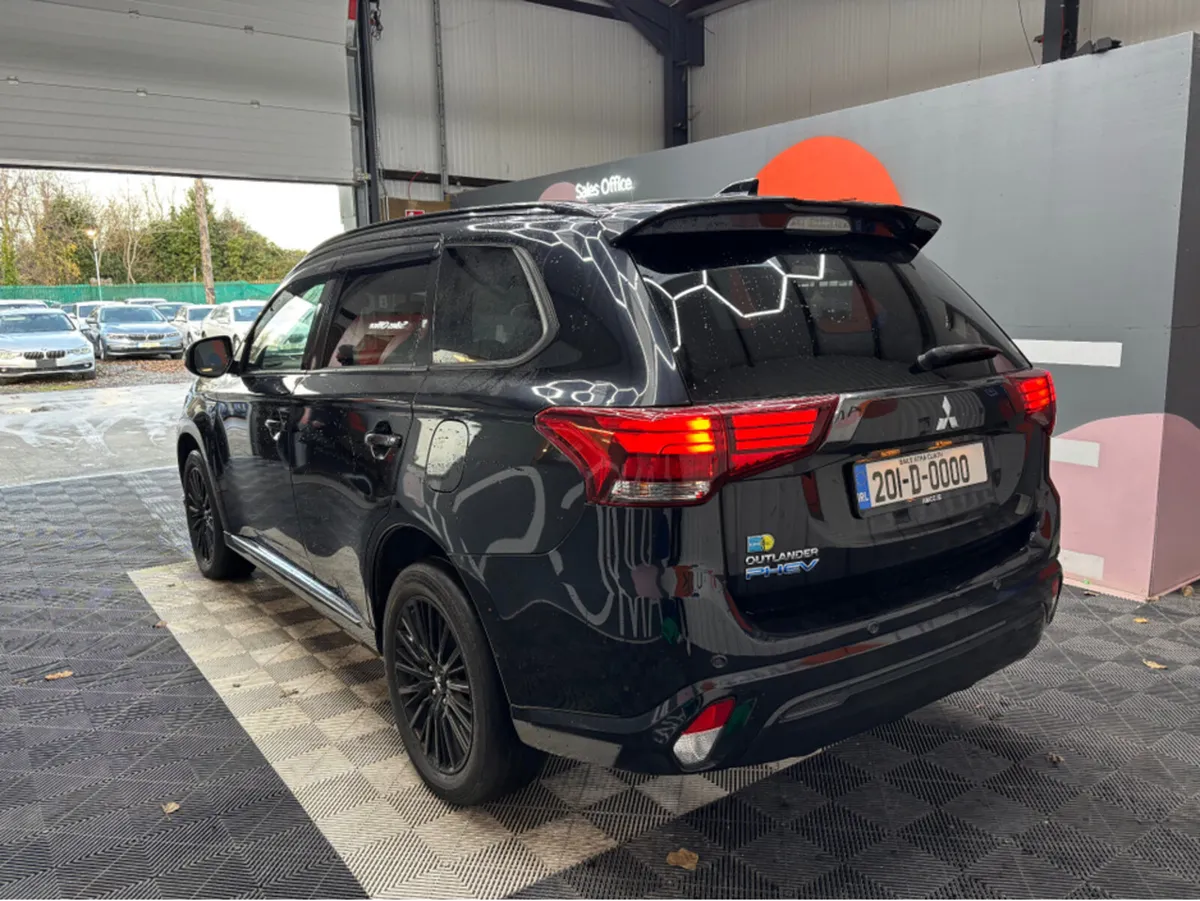 Mitsubishi Outlander Petrol Hybrid - Heated Seats - Image 4