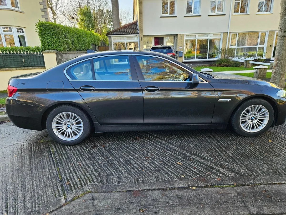BMW 5-Series 2013 - Image 2