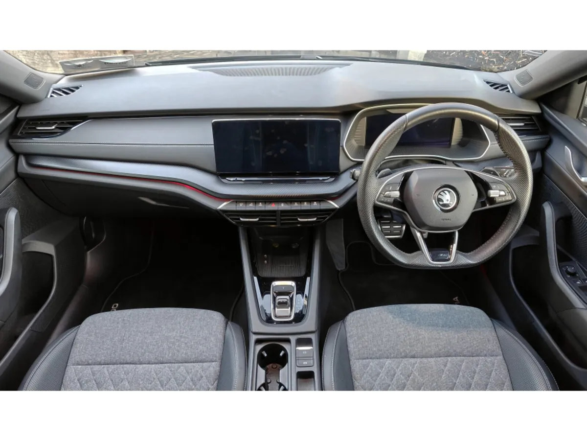 Skoda Octavia SPORTLINE 2.0 TDI 150HP DSG-EX DEMO - Image 2