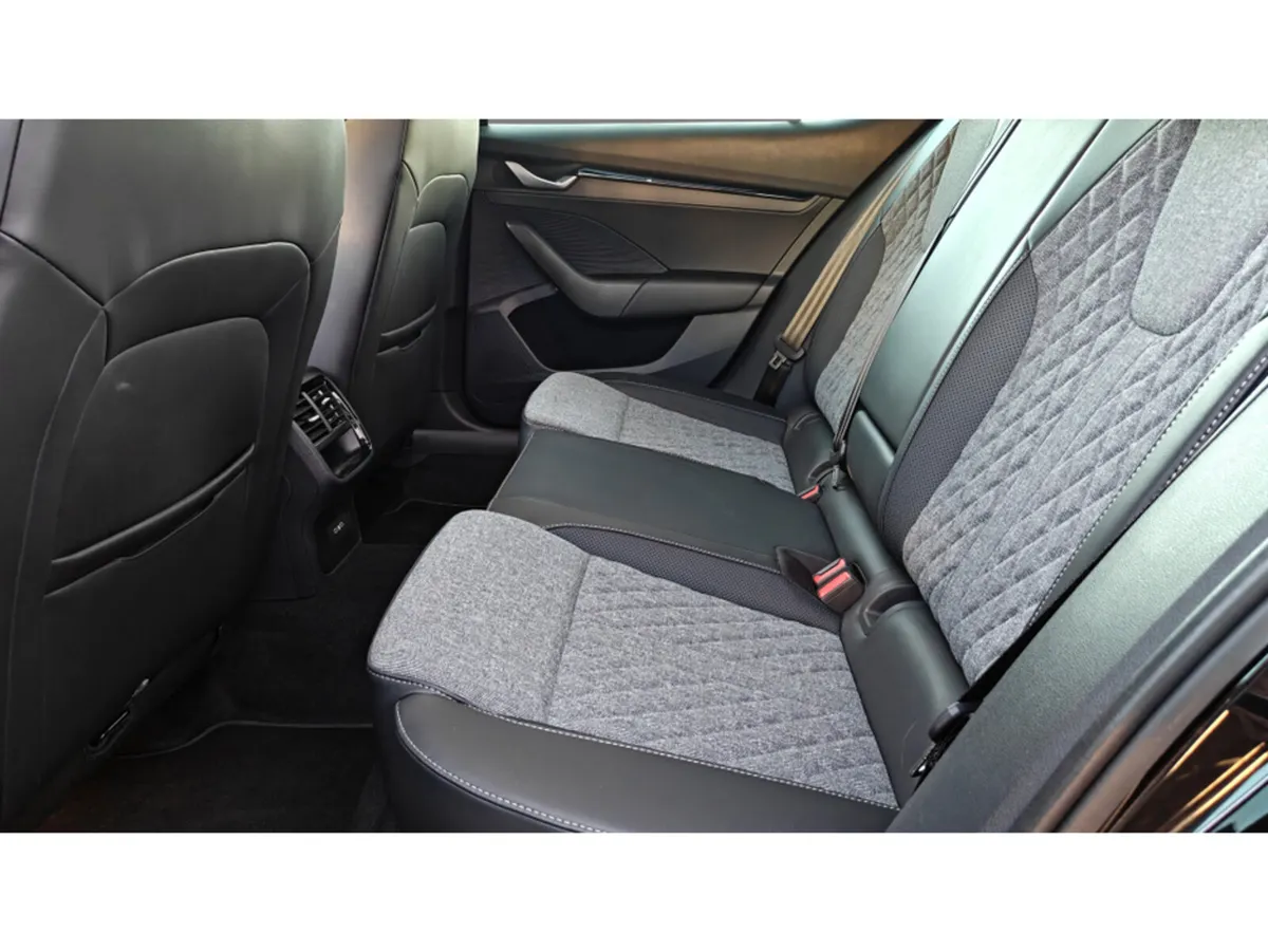 Skoda Octavia SPORTLINE 2.0 TDI 150HP DSG-EX DEMO - Image 3