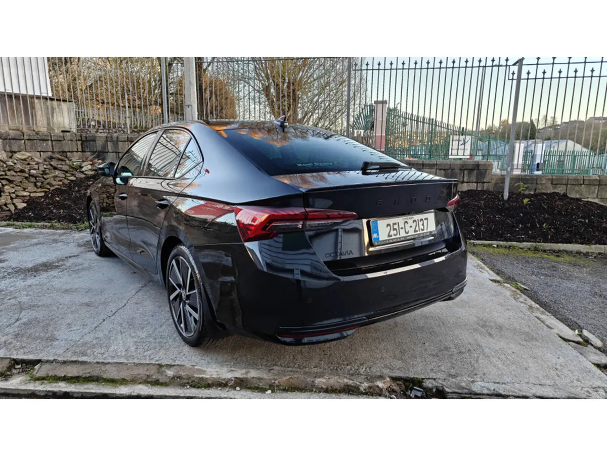 Skoda Octavia SPORTLINE 2.0 TDI 150HP DSG-EX DEMO - Image 4