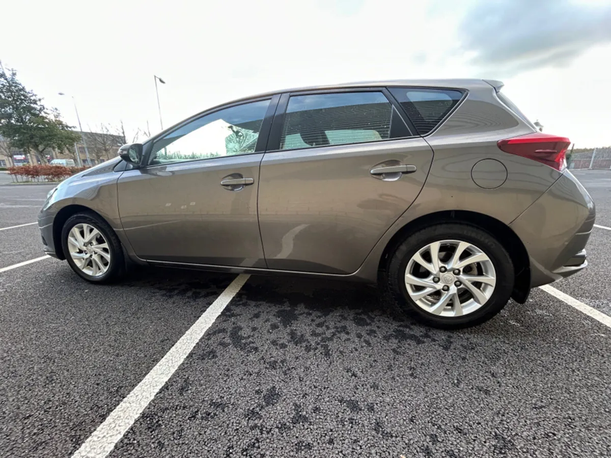 Toyota Auris 1.4 D-4D AURA - Image 4