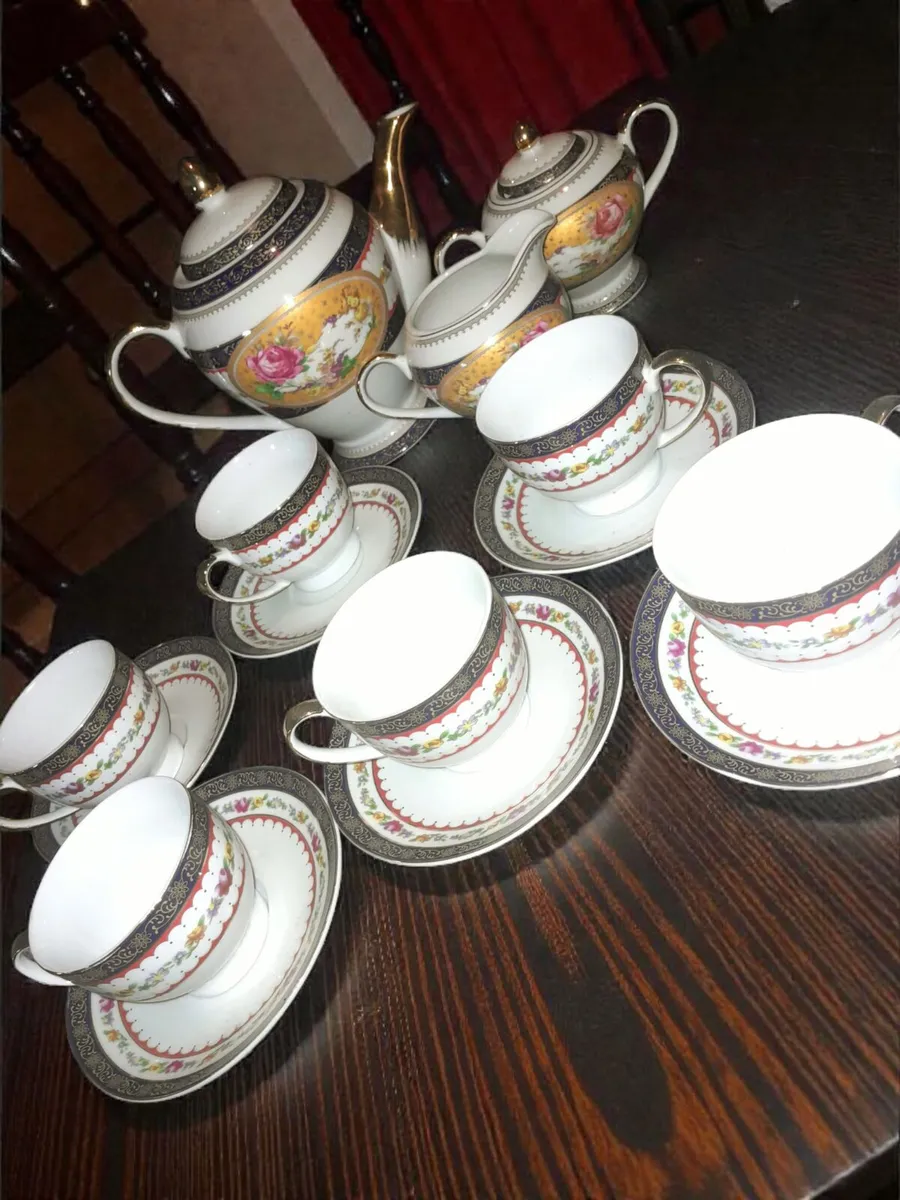 Beautiful fine bone china teaset - Image 1
