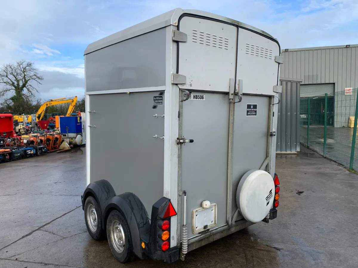 IFOR WILLIAMS HB506 TWIN AXLE HORSE BOX FOR AUCT - Image 3