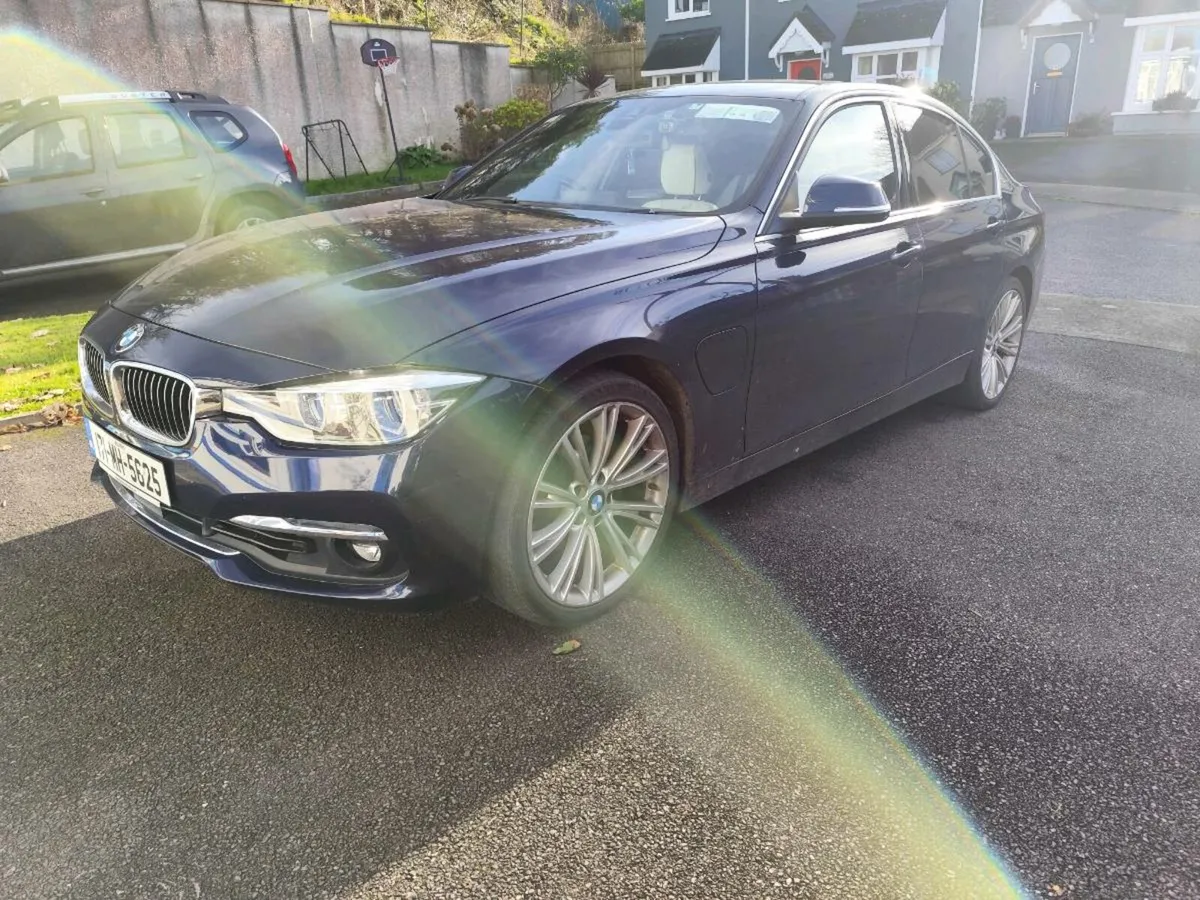 BMW 330e - Image 1