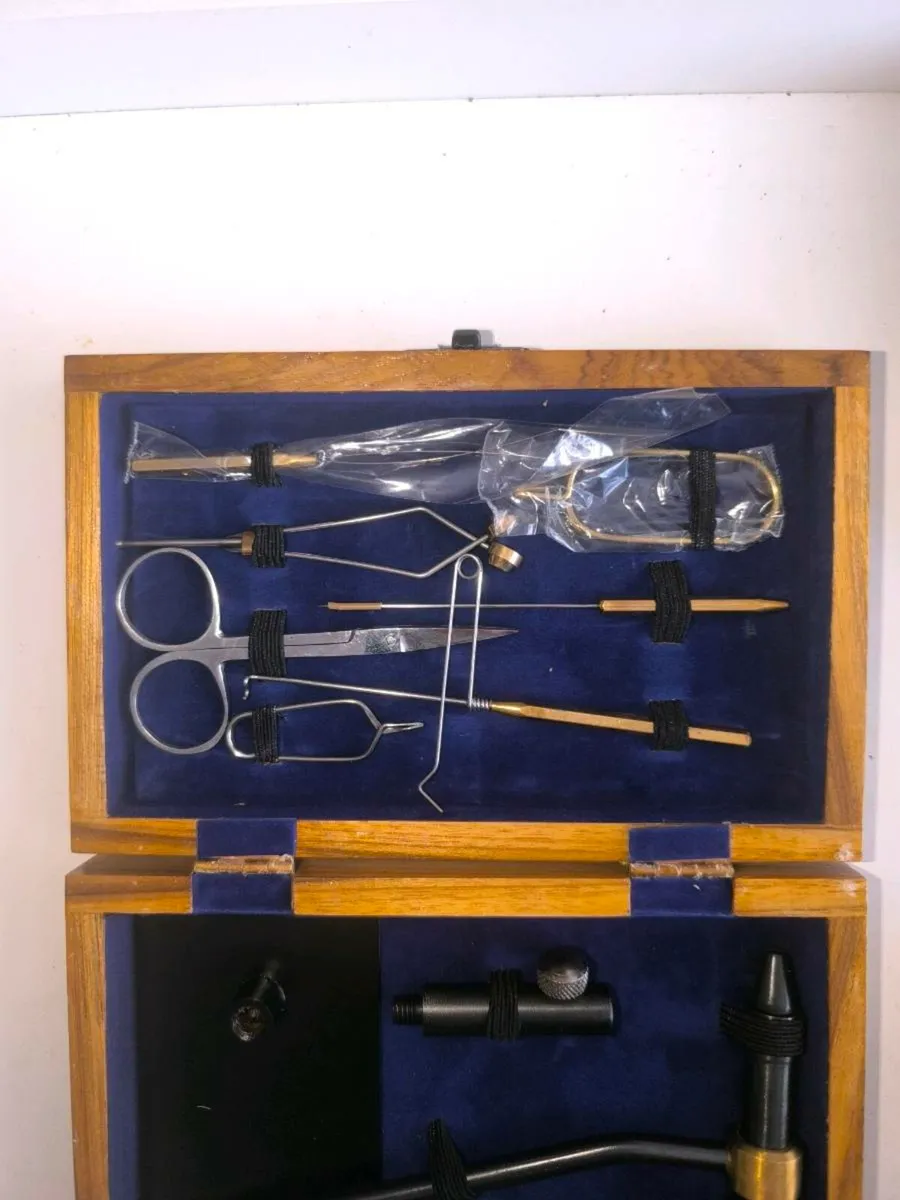Boxed fly tying set brand new never used. - Image 2