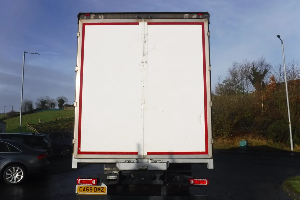 Mercedes 18-24 30ft curtainsider barn doors 2020 . - Image 4