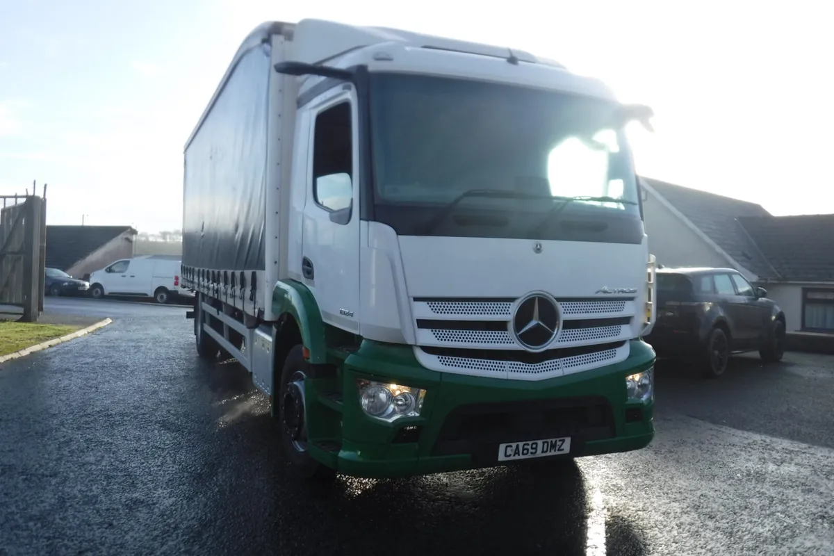 Mercedes 18-24 30ft curtainsider barn doors 2020 . - Image 1