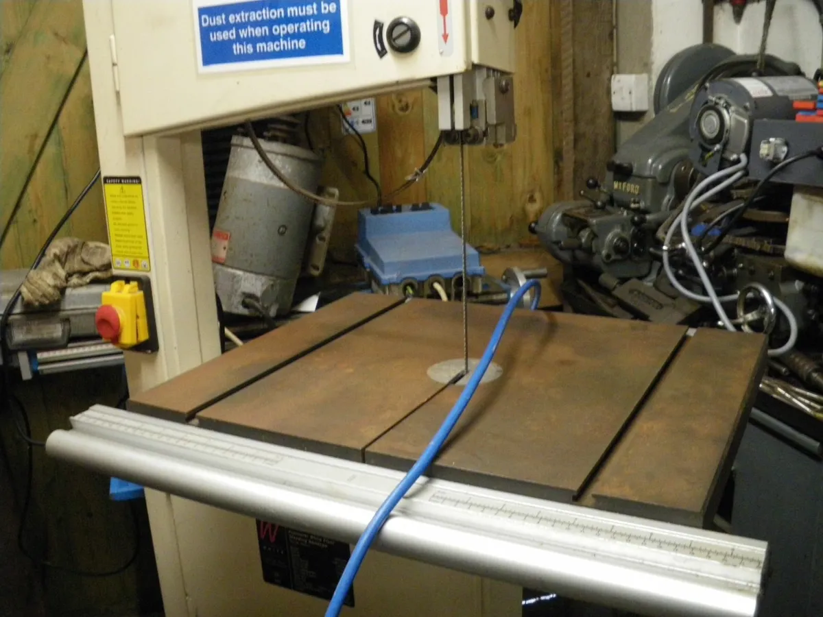 Bandsaw 240v floor standing - Image 3