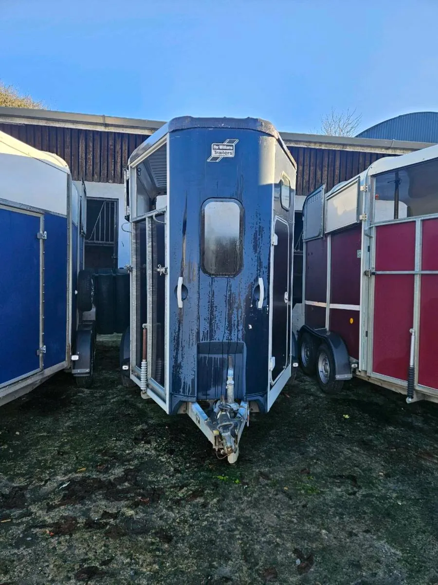 Horse box - Image 1