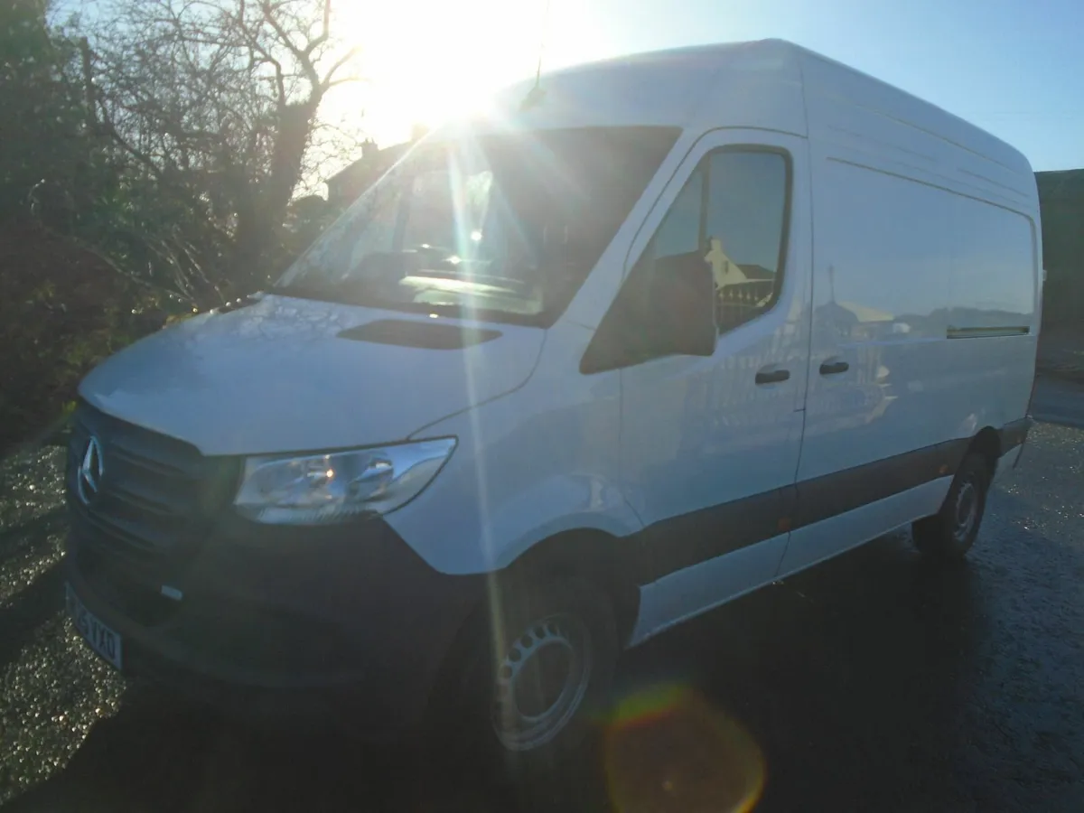 2025 Mercedes-Benz Sprinter 315CDI MWB HR RWD - Image 2