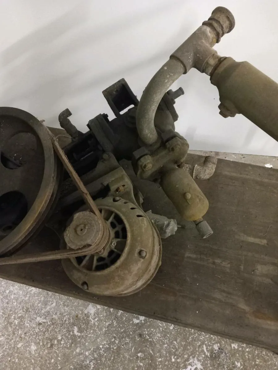 Old water Pump - Image 4